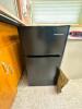 BLACK AND DECKER MINI FRIDGE - 2