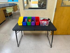 FOLDING TABLE WITH CONTENTS