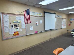 DRY ERASER BOARD AND WALL MOUNTED SCREEN SET