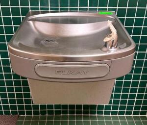 ELKAY WALL MOUNTED WATER FOUNTAIN