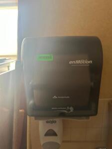 WALL MOUNTED PAPER TOWEL DISPENSER