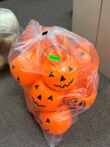 BAG OF HALLOWEEN PUMPKIN BUCKETS