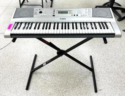 YAMAHA PORTABLE KEYBOARD PIANO