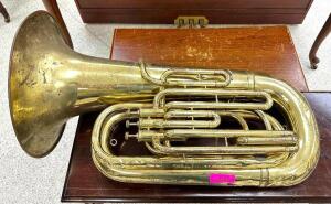 BUNDY FRENCH HORN W/ CASE