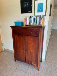 HALLWAY CABINET WITH CONTENTS AND DECORATIVE PILLAR