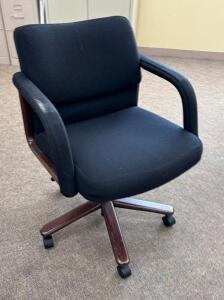 (2) ROLLING OFFICE CHAIRLOCATION COLLEGE COUNSILING