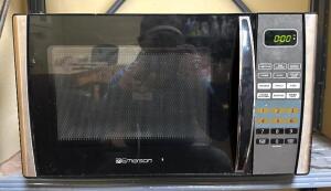 EMERSON 900 WATT MICROWAVE OVENLOCATION CUSTODIAL CLOSET