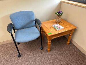 END TABLE WITH ROLLING CHAIR