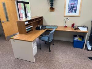 L SHAPED DESK WITH ROLLING CHAIR