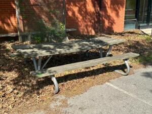 PICNIC TABLE