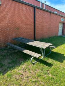 PICNIC TABLE