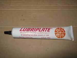 DESCRIPTION: (10) WHITE GREASE BRAND/MODEL: LUBRIPLATE #NO105 SIZE: 1.75 OZ RETAIL$: $8.22 EA QTY: 10