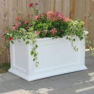 DESCRIPTION: (1) FAIRFIELD PLANTER BRAND/MODEL: MAYNE #MP5826W INFORMATION: WHITE SIZE: 36X20 RETAIL$: $190.00 EA QTY: 1