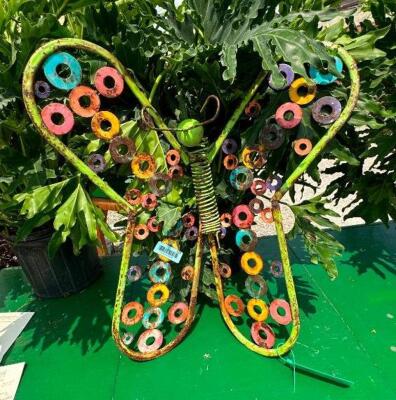 DESCRIPTION: METAL GARDEN BUTTERFLY SIZE: 2'2"X2' QTY: 1