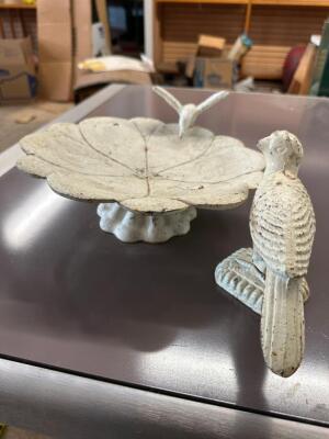 DESCRIPTION: CAST IRON BIRD BATH AND BIRD ON STAND QTY: 1