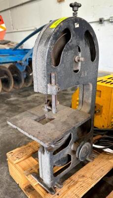 ANTIQUE VERTICAL BAND SAW