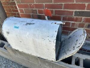 DESCRIPTION: OLD METAL MAILBOX SIZE: 24"X10" QTY: 1