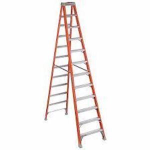 DESCRIPTION: (1) STEPLADDER BRAND/MODEL: LOUISVILLE #1CMR2 INFORMATION: ORANGE SIZE: 12 FT LADDER HT, 11 STEPS, 300 LB, 76 1/8 IN BASE SPREAD, 31 5/8