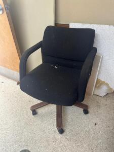 ROLLING OFFICE CHAIR