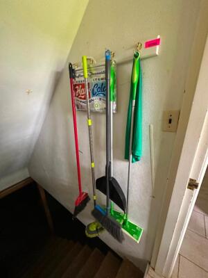 WALL MOUNTED CLEANING TOOL RACK