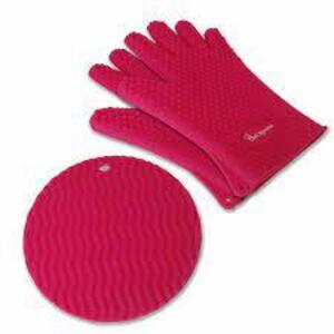 DESCRIPTION: (3) SILICONE COOKING GLOVES BRAND/MODEL: CHEF'S NECESSITIES INFORMATION: PINK SIZE: ONE SIZE FITS MOST RETAIL$: $15.00 EA QTY: 3