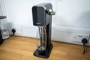 DESCRIPTION: (1) SPARKLING WATER MAKER BRAND/MODEL: SODASTREAM SIZE: BLUE RETAIL$: $150.00 EA QTY: 1