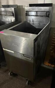 DEAN 40 LB. GAS DEEP FRYER