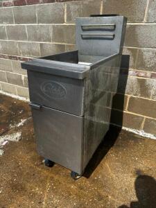 GLOBE 35 LB. GAS FRYER