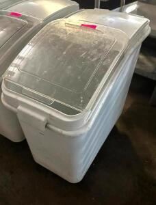 15 GALLON ROLL ABOUT INGREDIENTS BIN W/ LID