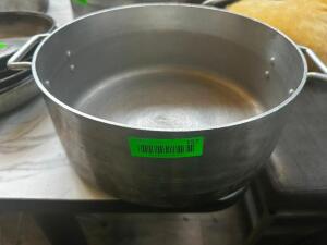 DESCRIPTION: 12" HEAVY DUTY ALUMINUM ROASTING STOCK POT ADDITIONAL INFORMATION W/ HANDLES SIZE 12" LOCATION: MAIN FLOOR QTY: 1