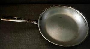 DESCRIPTION: (3) 10" SKILLETS LOCATION: MAIN FLOOR THIS LOT IS: SOLD BY THE PIECE QTY: 3