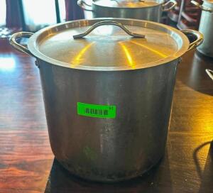 DESCRIPTION: STAINLESS STOCK POT WITH LID SIZE: 12"X11" LOCATION: MAIN DINING QTY: 1