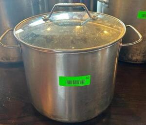 DESCRIPTION: STAINLESS STOCK POT WITH LID SIZE: 10.5"X9" LOCATION: MAIN DINING QTY: 1