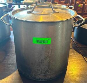 DESCRIPTION: STAINLESS STOCK POT WITH LID SIZE: 11.5"X11" LOCATION: MAIN DINING QTY: 1