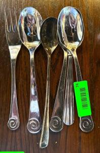 DESCRIPTION: (6) LARGE SPOONS AND AND FORKS LOCATION: MAIN DINING QTY: 1