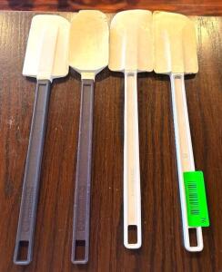 DESCRIPTION: (4) SILICONE SPATULAS LOCATION: MAIN DINING QTY: 4