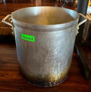 DESCRIPTION: LARGE STOCK POT SIZE: 13"X14" LOCATION: MAIN DINING QTY: 1