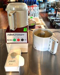 DESCRIPTION: 3 QT. FOOD PROCESSOR WITH ACCESSORY BRAND/MODEL: ROBOT COUPE R2 ULTRA LOCATION: MAIN DINING QTY: 1