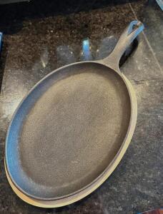 NAME: (4) - CAST IRON SKILLETS DESCRIPTION: (4) - CAST IRON SKILLETS SIZE: 10" LOCATION: MAIN DINING QTY: 4