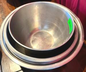 NAME: (4) - STAINLESS MIXING BOWLS DESCRIPTION: (4) - STAINLESS MIXING BOWLS LOCATION: MAIN DINING QTY: 4