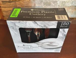 NAME: PREMIUM PLASTIC CUTLERY SET DESCRIPTION: PREMIUM PLASTIC CUTLERY SET LOCATION: MAIN DINING QTY: 1