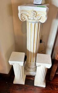 NAME: DISPLAY PILLARS DESCRIPTION: DISPLAY PILLARS LOCATION: MAIN DINING QTY: 1