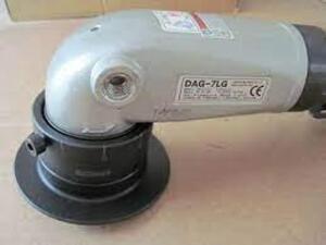 DESCRIPTION: (1) ANGLE GRINDER BRAND/MODEL: DAEWOO/DAG-7LG INFORMATION: NO LOAD SPEED: 7600RPM/36 CFM SIZE: 12.83"L X 1/4"THREAD AIR INLET RETAIL$: 25