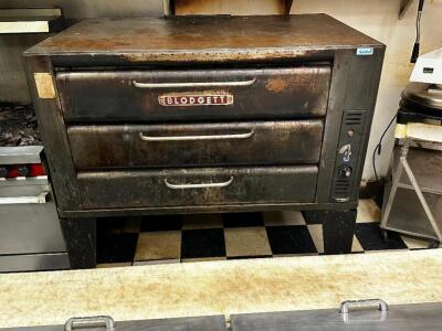 DESCRIPTION: BLODGETT 60" DOUBLE DECK BAKE OVEN ( NATURAL GAS ) BRAND / MODEL: BLODGETT ADDITIONAL INFORMATION NAT GAS. STONES IN FAIR CONDITION. SIZE