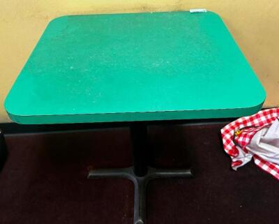 DESCRIPTION: (10) 23.5" X 26.5" GREEN TABLES W/ BASES. SIZE 23.5" X 26.5" LOCATION: FRONT THIS LOT IS: SOLD BY THE PIECE QTY: 10