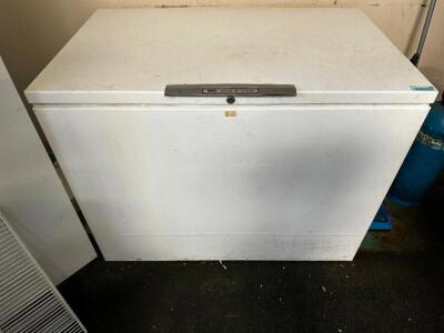 DESCRIPTION: MONTGOMERY WARD 44" CHEST FREEZER BRAND / MODEL: MONTGOMERY WARD ADDITIONAL INFORMATION 115 VOLT, 1 PHASE LOCATION: OFFICE QTY: 1