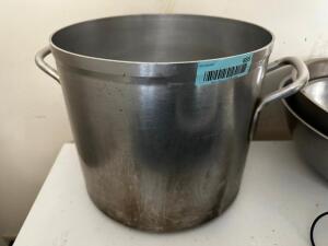 DESCRIPTION: 20 QT STAINLESS STOCK POT LOCATION: OFFICE QTY: 1