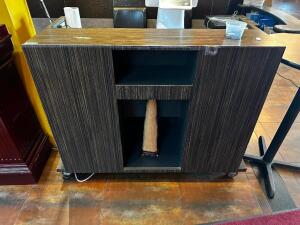 60" ROLL ABOUT PORTABLE BAR.