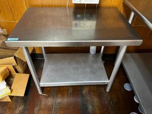 DESCRIPTION: 48" X 30" STAINLESS TABLE. SIZE 48" X 30" LOCATION: KITCHEN QTY: 1