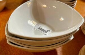 DESCRIPTION: (4) 9" CHINA BOWLS SIZE 9" LOCATION: MAIN SEATING THIS LOT IS: SOLD BY THE PIECE QTY: 4